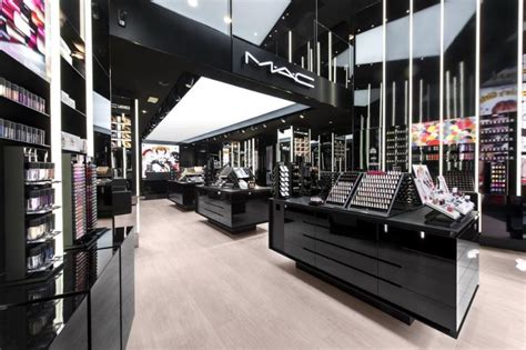 italia makeup store.